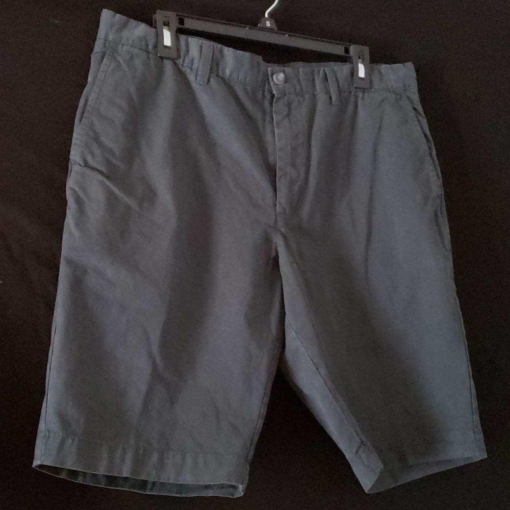 Roundtree and Yorke men's casuals shorts